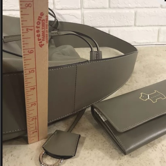 Radley of London leather shoulder bag with matching wallet - Picture 5 of 15